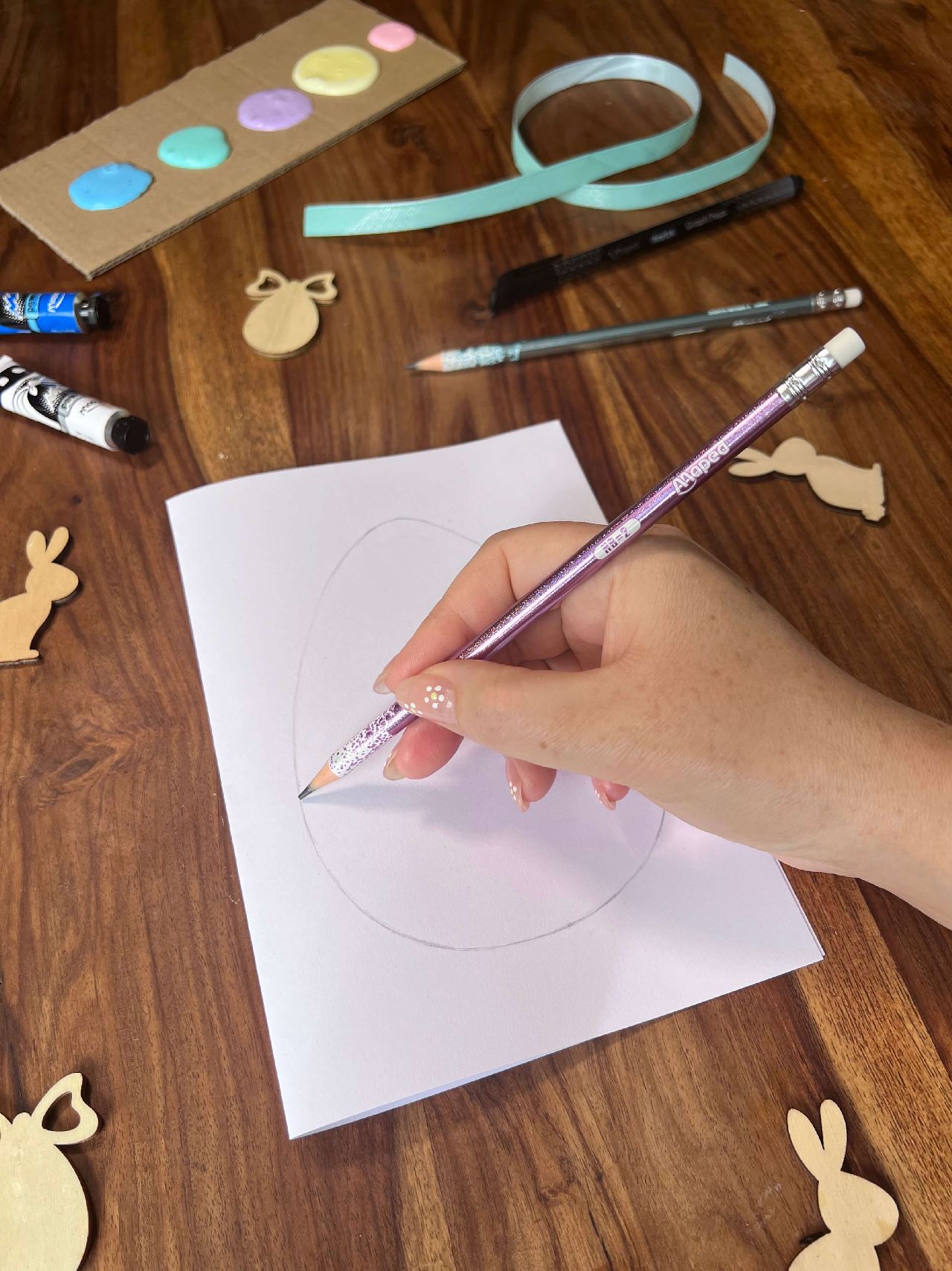 Drawing an egg shape on a piece of paper